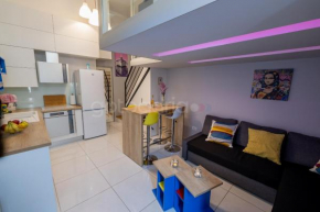 Modern Duplex Studio Tommy